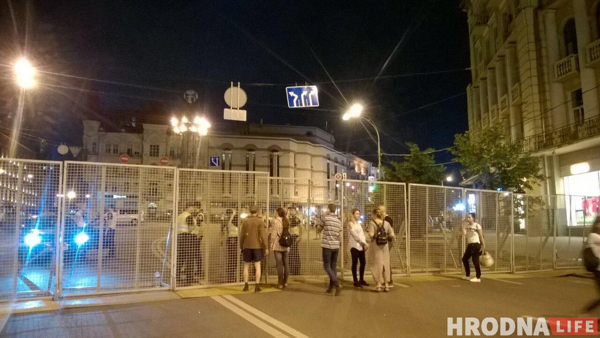 Глядзі, як перакрываюць цэнтр Кіева напярэдадні “Маршу роўнасці” Глядзі, як перакрываюць цэнтр Кіева напярэдадні “Маршу роўнасці”