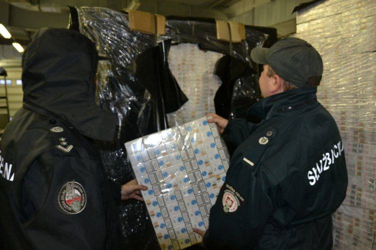 Купить за 80 копеек, продать за 8 рублей. Бывшие контрабандисты рассказали о пути сигарет из Гродно на Запад