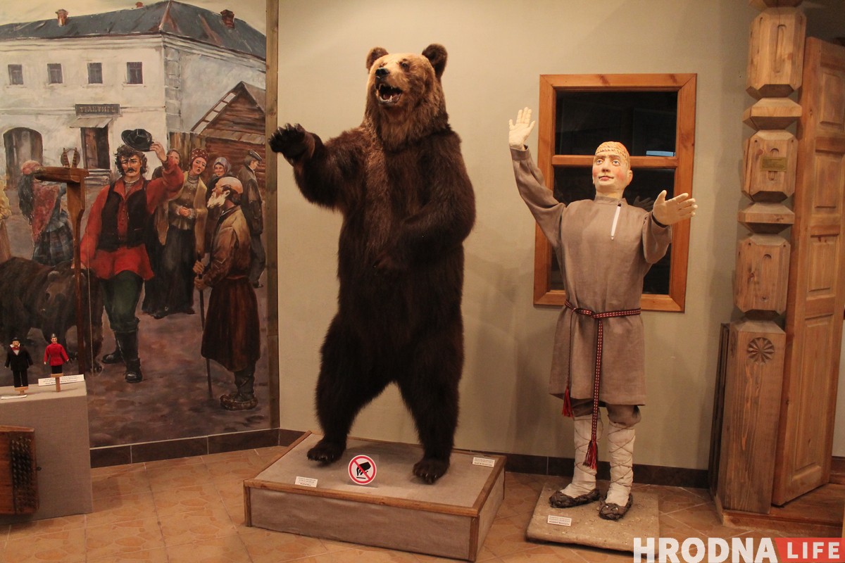 Сталіца "абваранкаў" і мядзведжая акадэмія. Як у Смаргоні фармуюць брэнд рэгіёну Сталіца "абваранкаў" і мядзведжая акадэмія. Як у Смаргоні фармуюць брэнд рэгіёну