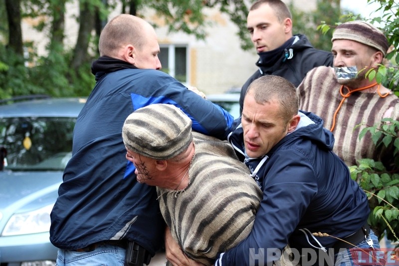 У Гродне міліцыя заблакавала грамадскіх актывістаў. Адзін з іх у кардыялогіі У Гродне міліцыя заблакавала грамадскіх актывістаў. Адзін з іх у кардыялогіі