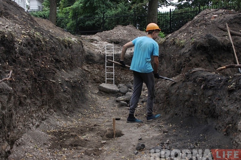 "Кладка XII века - уже сенсация". Почему раскопки возле Нового замка нужно обязательно продолжать