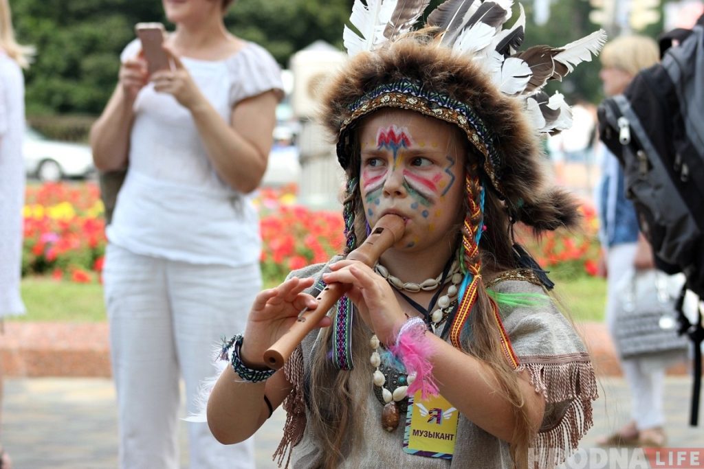 Шэсцем пад праліўным дажджом адкрылі ў Гродне Біг-міні-фестываль