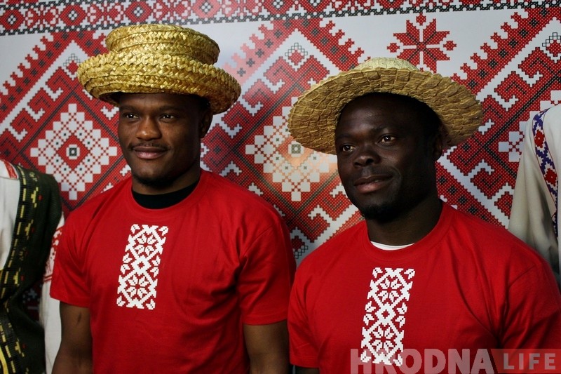 На Дзень вышыванкі ў забаўляльным цэнтры "Галактыка" прыйшлі футбалісты "Нёмана" На Дзень вышыванкі ў забаўляльным цэнтры "Галактыка" прыйшлі футбалісты "Нёмана"