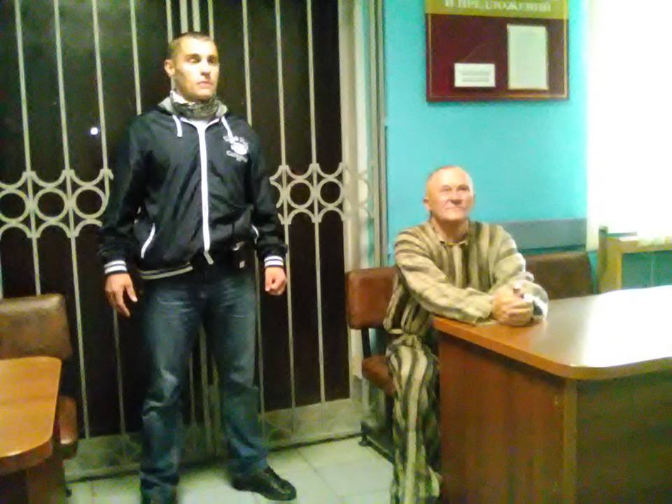 У Гродне міліцыя заблакавала грамадскіх актывістаў. Адзін з іх у кардыялогіі У Гродне міліцыя заблакавала грамадскіх актывістаў. Адзін з іх у кардыялогіі