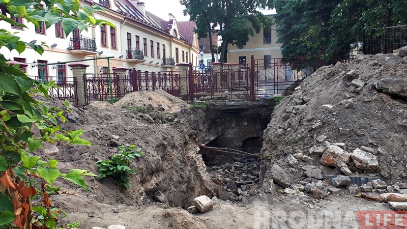 На вуліцы Найдуса адкапалі падвалы 19 стагоддзя