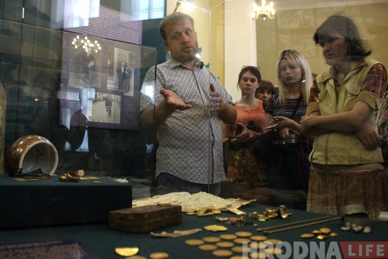 Золата, срэбра і рэчы Касцюшкі: у Гродне адкрылася вялікая выстава скарбаў