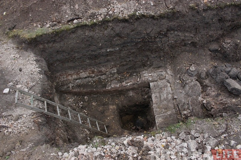 "Кладка XII века - уже сенсация". Почему раскопки возле Нового замка нужно обязательно продолжать