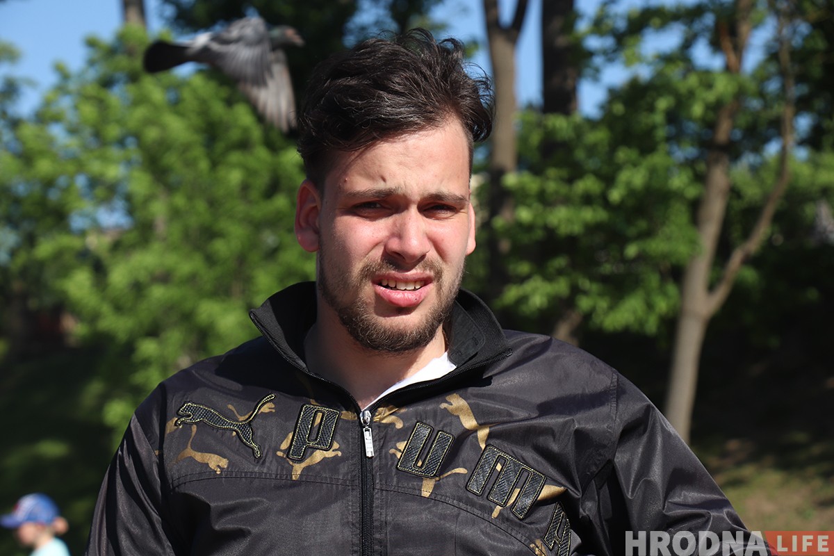 "Все вернется в другом формате". Девушка на коляске сняла фотоисторию про парня-колясочника