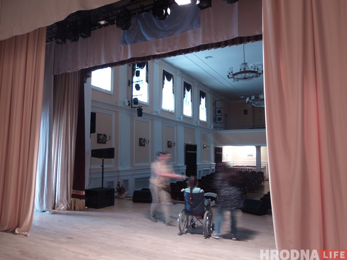 "Аказалася, яны вельмі жыццярадасныя". Фотагісторыя пра тое, як дзеці інваліднасцю сталі акцёрамі