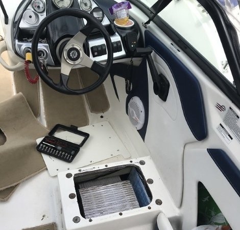 Літоўцы затрымалі на Нёмане турыстычныя кацеры поўныя кантрабандных цыгарэт Літоўцы затрымалі на Нёмане турыстычныя кацеры поўныя кантрабандных цыгарэт