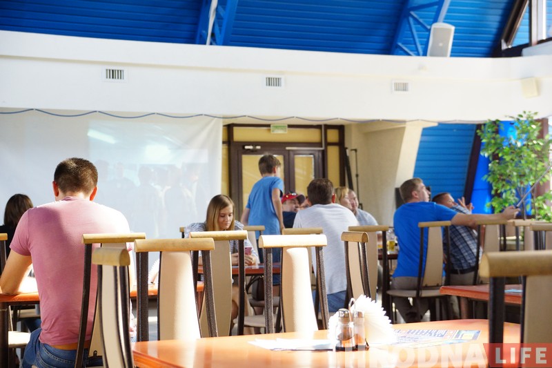 Футбол на полі і на  вялікім экране. Кафэ на стадыёне ў Гродне чакаюць вялікія перамены