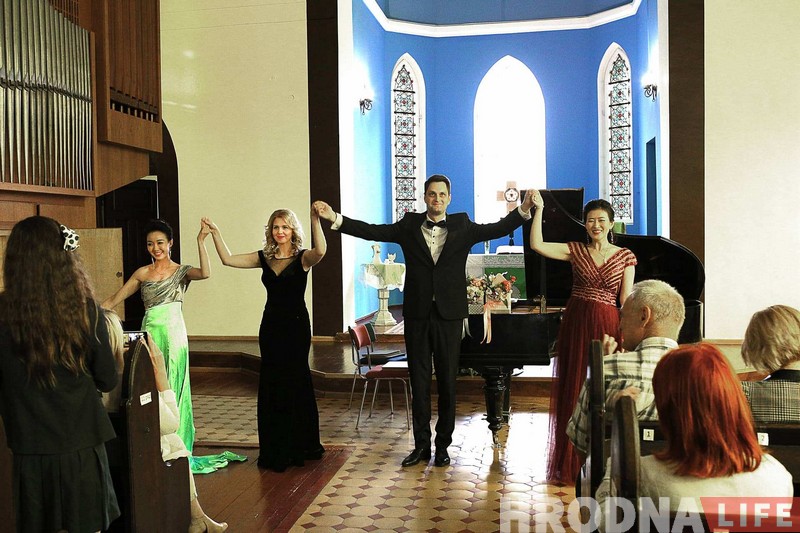 Шаўковы шлях да музыкі. Піяніст з Гродна выкладае ў Кітаі, а кітайскія музыкі спяваюць "Купалінку"