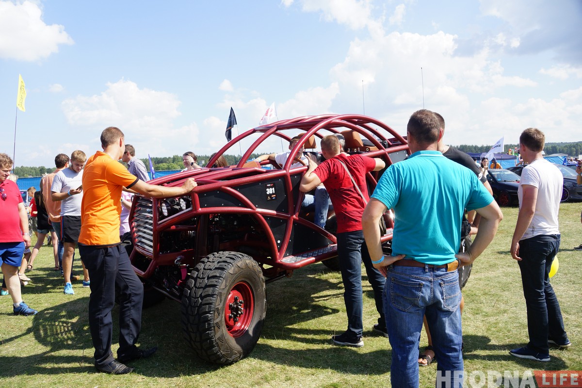 SunDay-2018: Гродзенцы хвалілі машыны, спаборнічалі ў конкурсах і рабілі сэлфі (фота) SunDay-2018: Гродзенцы хвалілі машыны, спаборнічалі ў конкурсах і рабілі сэлфі (фота)