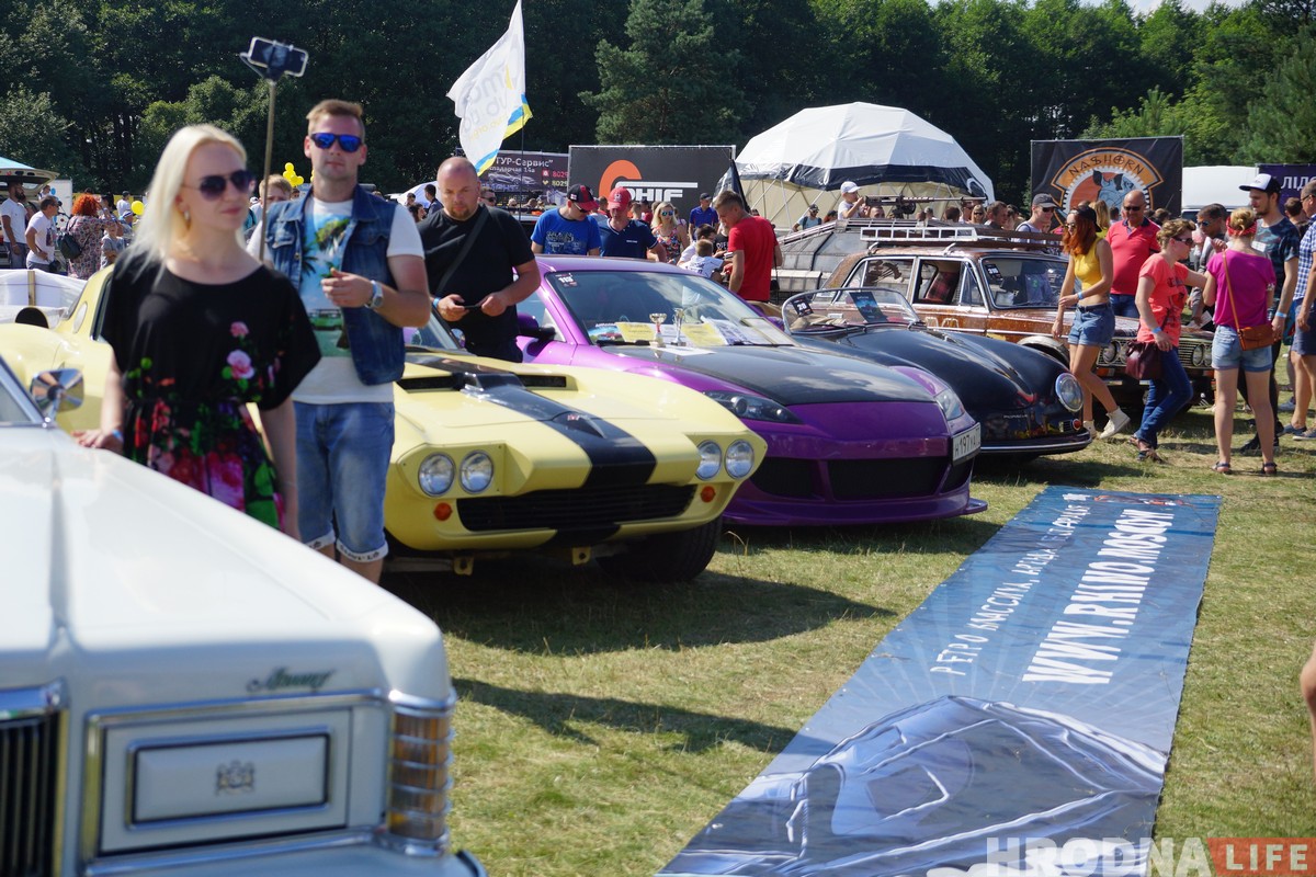 SunDay-2018: Гродзенцы хвалілі машыны, спаборнічалі ў конкурсах і рабілі сэлфі (фота) SunDay-2018: Гродзенцы хвалілі машыны, спаборнічалі ў конкурсах і рабілі сэлфі (фота)