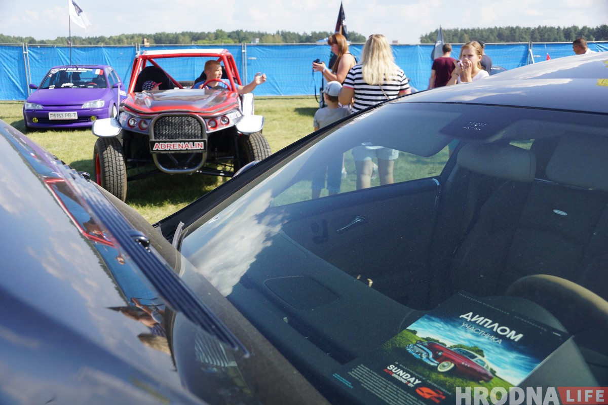 SunDay-2018: Гродзенцы хвалілі машыны, спаборнічалі ў конкурсах і рабілі сэлфі (фота) SunDay-2018: Гродзенцы хвалілі машыны, спаборнічалі ў конкурсах і рабілі сэлфі (фота)