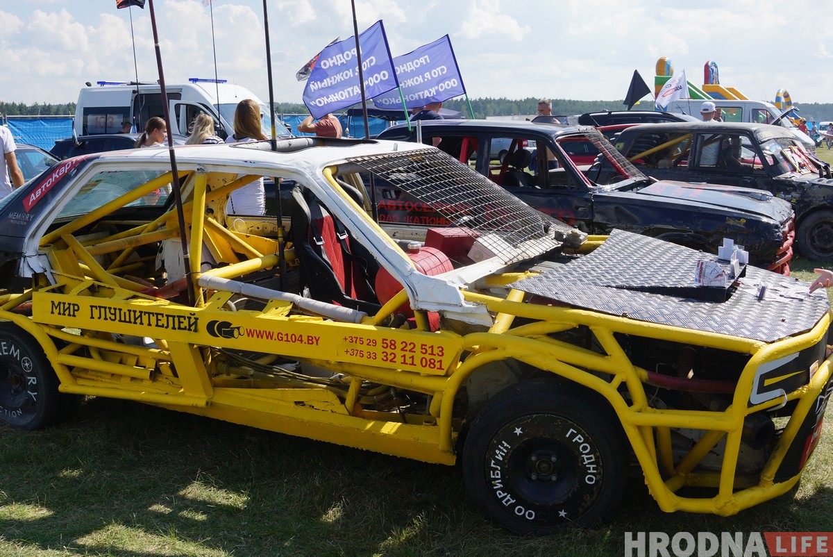 SunDay-2018: Гродзенцы хвалілі машыны, спаборнічалі ў конкурсах і рабілі сэлфі (фота) SunDay-2018: Гродзенцы хвалілі машыны, спаборнічалі ў конкурсах і рабілі сэлфі (фота)