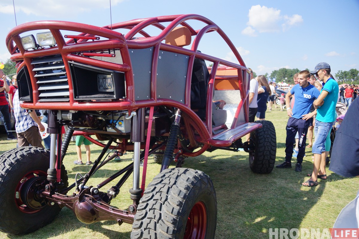 SunDay-2018: Гродзенцы хвалілі машыны, спаборнічалі ў конкурсах і рабілі сэлфі (фота)