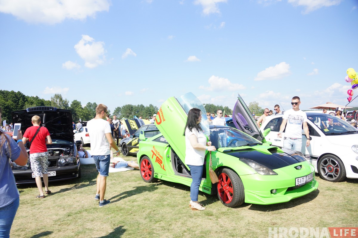 SunDay-2018: Гродзенцы хвалілі машыны, спаборнічалі ў конкурсах і рабілі сэлфі (фота)
