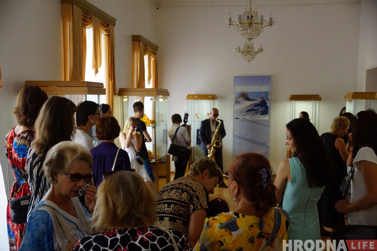 Золата Балтыкі ў 200 адценнях. Выстава бурштыну з Калінінграда адкрылася ў Гродне Золата Балтыкі ў 200 адценнях. Выстава бурштыну з Калінінграда адкрылася ў Гродне