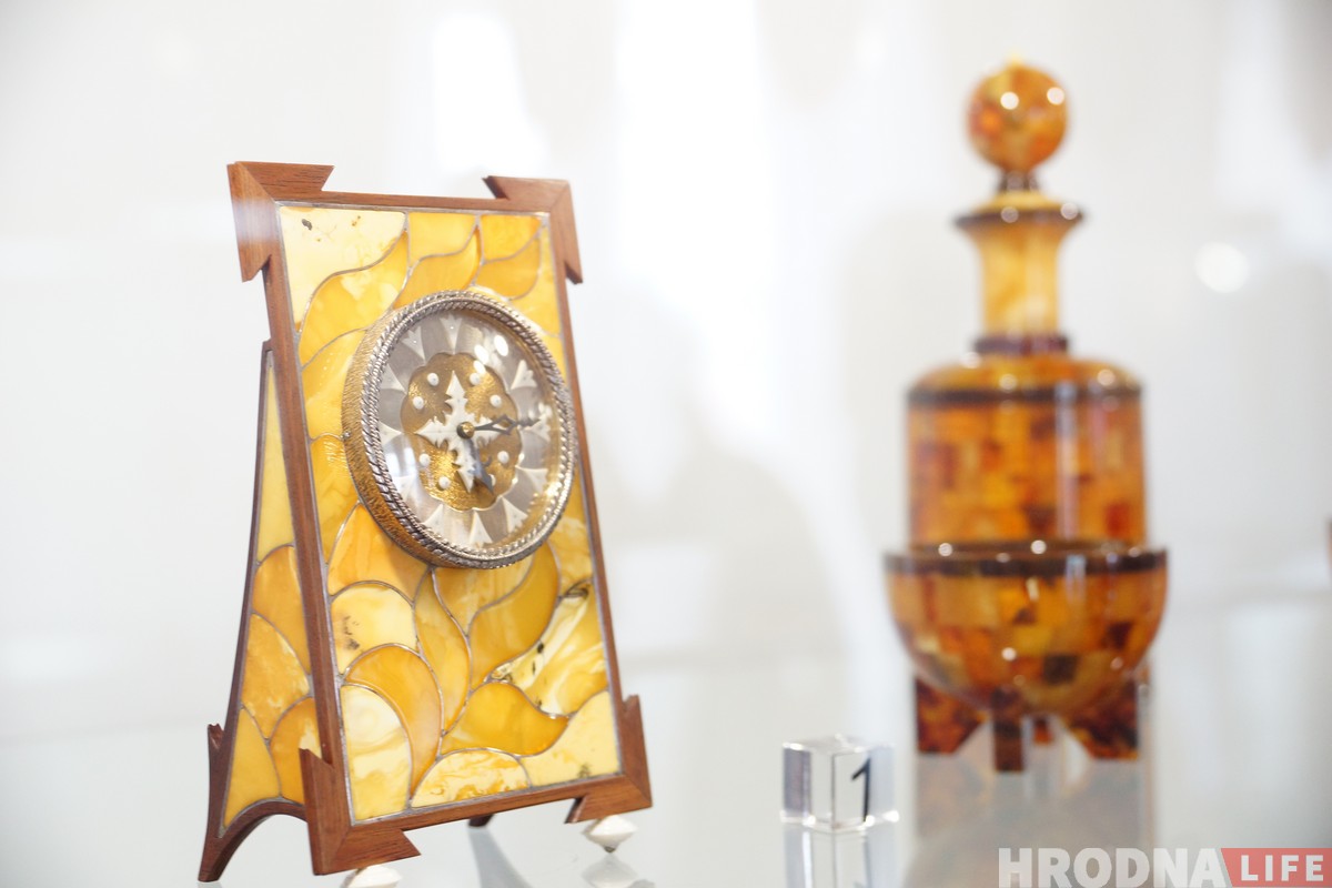 Золата Балтыкі ў 200 адценнях. Выстава бурштыну з Калінінграда адкрылася ў Гродне Золата Балтыкі ў 200 адценнях. Выстава бурштыну з Калінінграда адкрылася ў Гродне