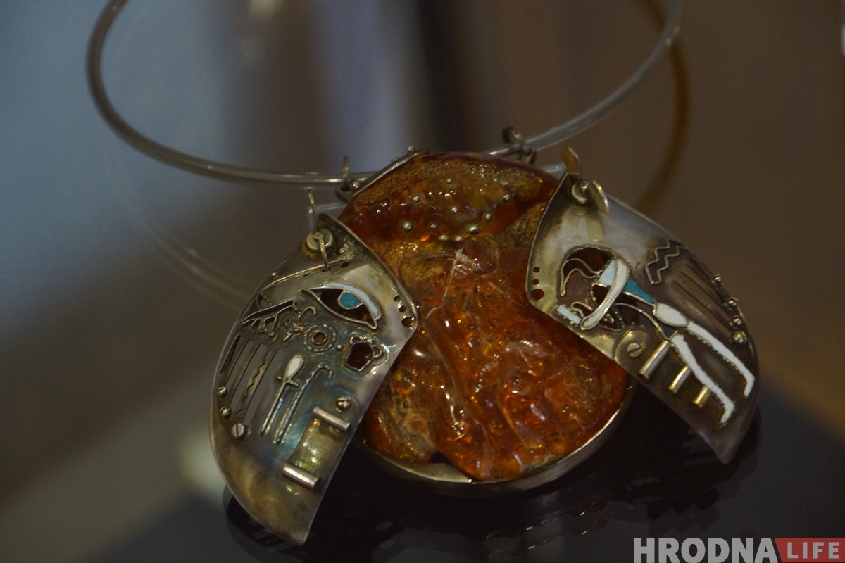 Золата Балтыкі ў 200 адценнях. Выстава бурштыну з Калінінграда адкрылася ў Гродне Золата Балтыкі ў 200 адценнях. Выстава бурштыну з Калінінграда адкрылася ў Гродне