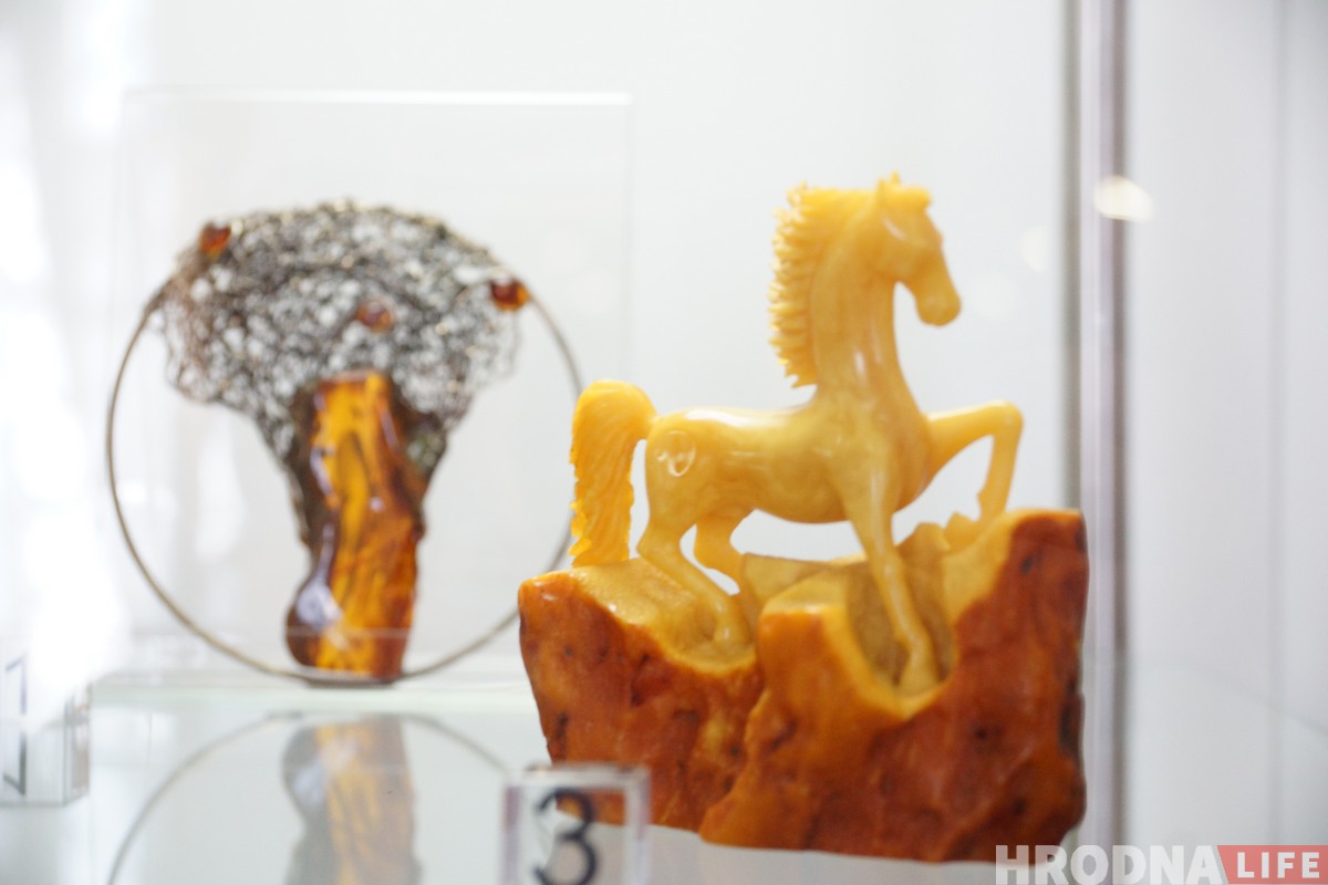 Золата Балтыкі ў 200 адценнях. Выстава бурштыну з Калінінграда адкрылася ў Гродне Золата Балтыкі ў 200 адценнях. Выстава бурштыну з Калінінграда адкрылася ў Гродне