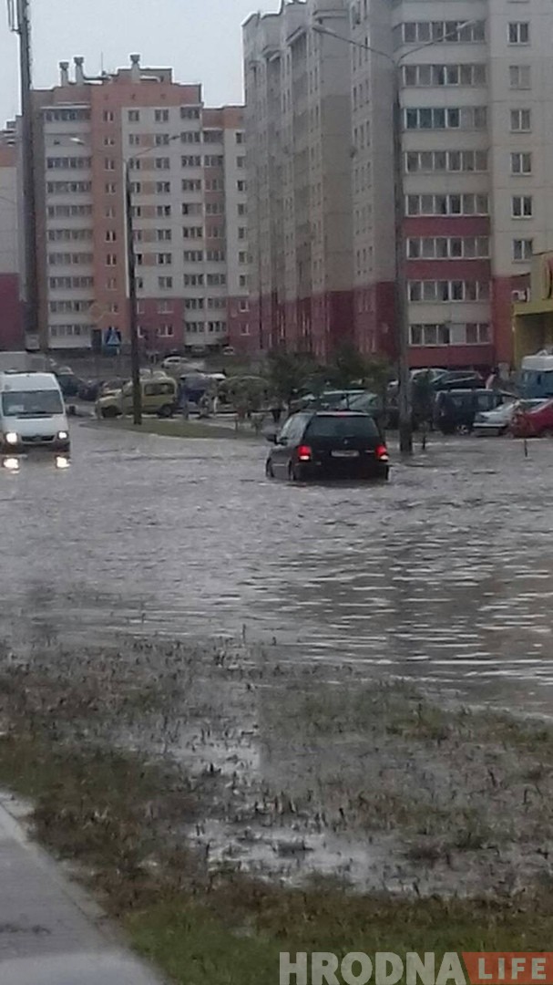 ВІДЭА: Моцная залева затапіла Альшанку - паплыла вуліца Орды ВІДЭА: Моцная залева затапіла Альшанку - паплыла вуліца Орды