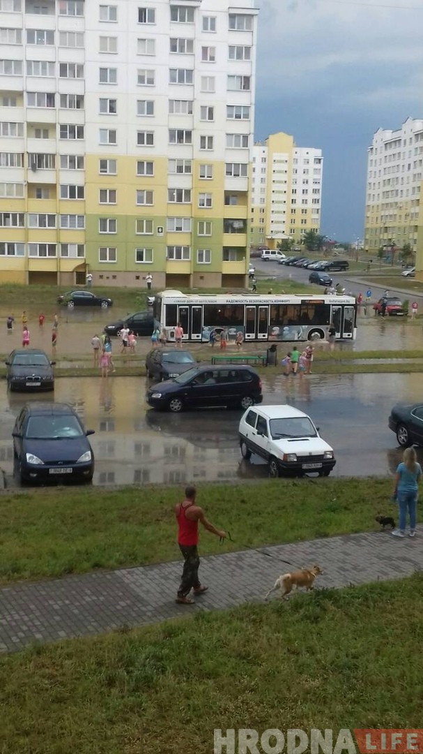 ВІДЭА: Моцная залева затапіла Альшанку - паплыла вуліца Орды ВІДЭА: Моцная залева затапіла Альшанку - паплыла вуліца Орды