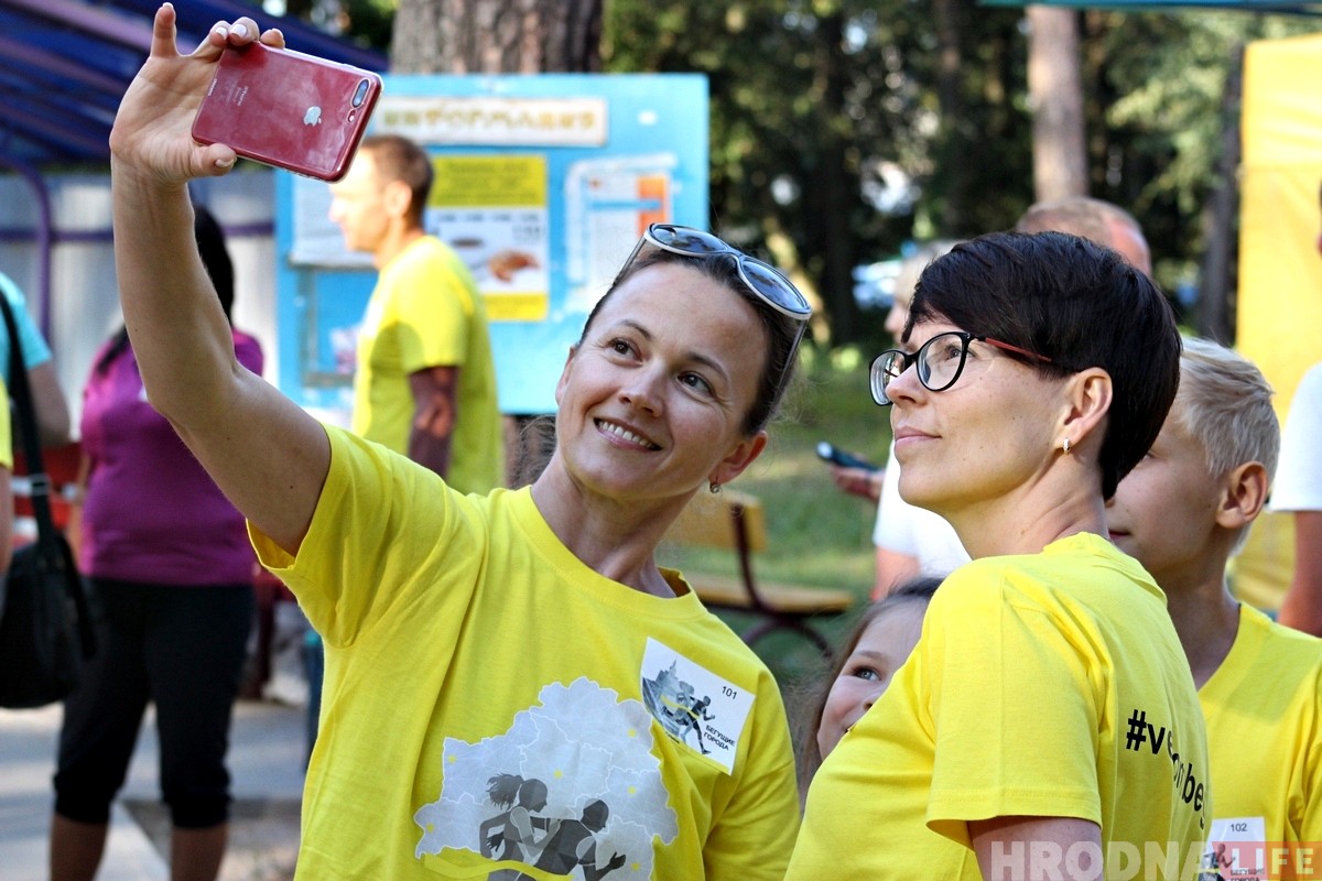 "Дзеці - наша будучыня". Гродзенцы масава далучыліся да дабрачыннай акцыі #velcombegom у Пышках
