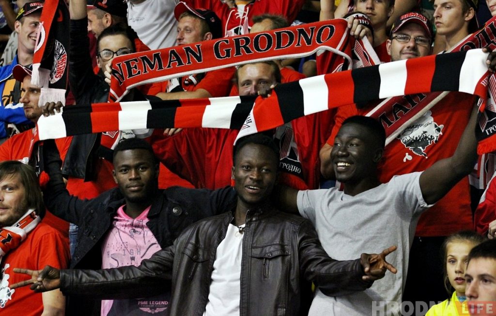 «Нёман, мы з табой!» Як афрыканскія студэнты ў Гродне пазнаёміліся з хакеем