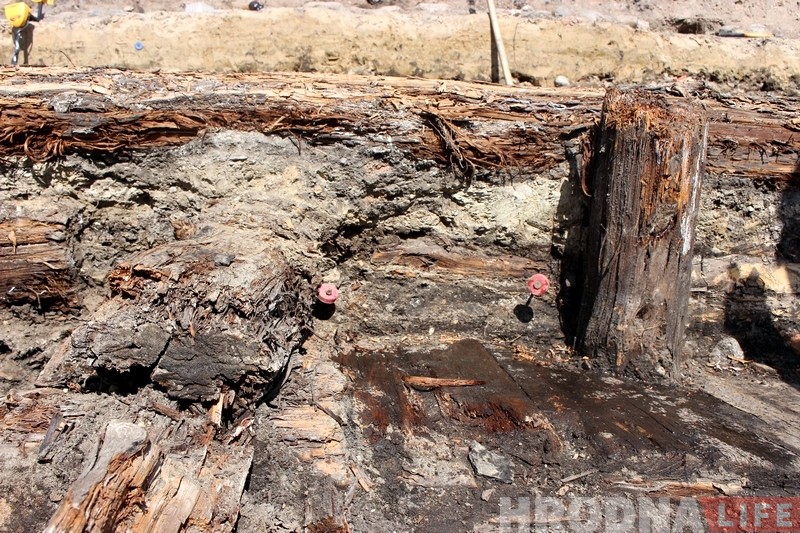 Падчас раскопак на Старым замку знайшлі рэшткі драўляных пабудоў XIV стагоддзя