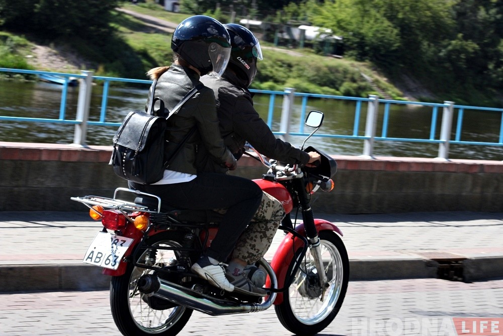 Каб прыехаць у Гродна пара з Расіі на савецкім матацыкле «Мінск» пераадолела 2500 км