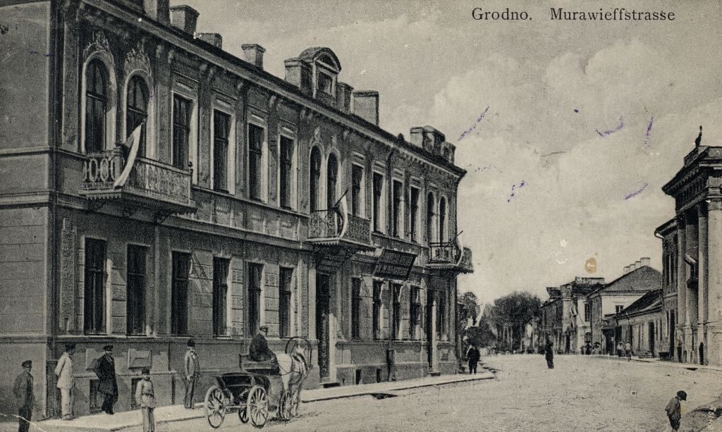 З эклектыкі ў функцыяналізм: як на Ажэшкі ў Гродне з'явіўся адметны будынак банку