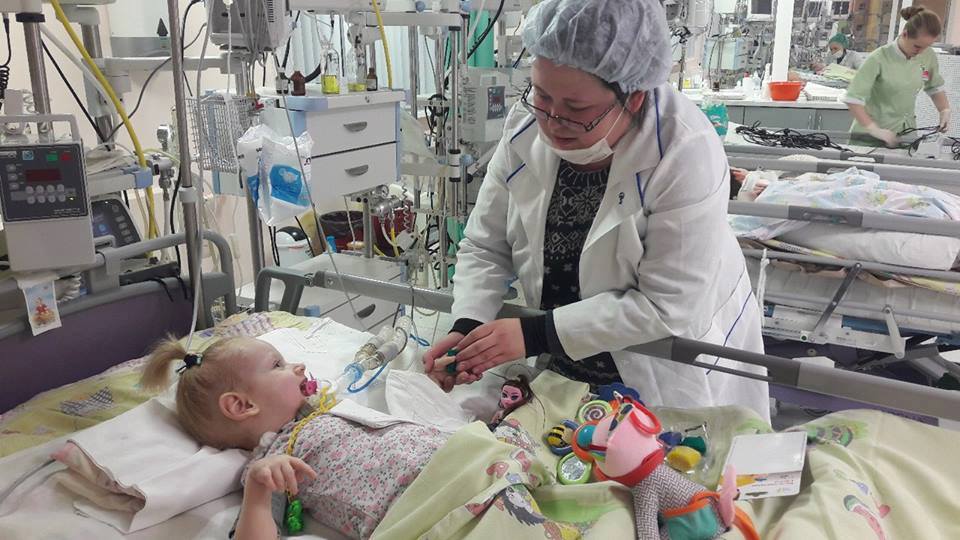 Даша будзе дыхаць дома. Ёй дапамаглі 8 000 чалавек з Беларусі і Польшчы