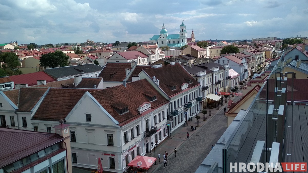 Стары горад як на далоні: на даху ГД «Нёман» адкрылася назіральная пляцоўка і кафэ Стары горад як на далоні: на даху ГД «Нёман» адкрылася назіральная пляцоўка і кафэ