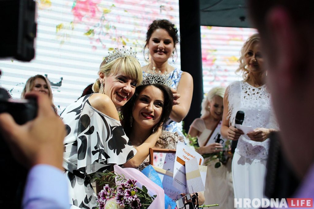 У гродзенскім начным клубе выбралі лепшую маму горада. А калі выбары таты?