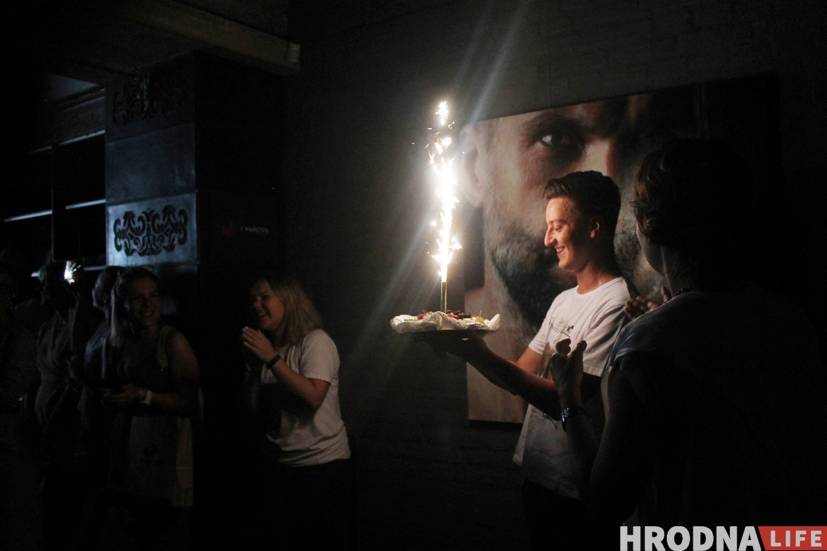 "Майка - гэта заўсёды пасыл". Галерэя "У Майстра" выпусціла футболкі з прынтамі гродзенскіх мастакоў "Майка - гэта заўсёды пасыл". Галерэя "У Майстра" выпусціла футболкі з прынтамі гродзенскіх мастакоў