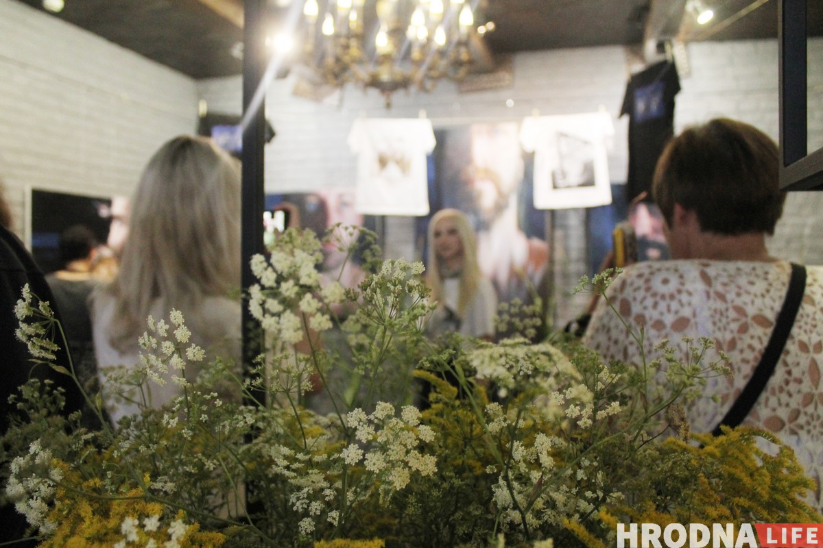 "Майка - гэта заўсёды пасыл". Галерэя "У Майстра" выпусціла футболкі з прынтамі гродзенскіх мастакоў "Майка - гэта заўсёды пасыл". Галерэя "У Майстра" выпусціла футболкі з прынтамі гродзенскіх мастакоў