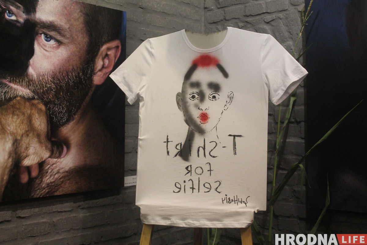 "Майка - гэта заўсёды пасыл". Галерэя "У Майстра" выпусціла футболкі з прынтамі гродзенскіх мастакоў "Майка - гэта заўсёды пасыл". Галерэя "У Майстра" выпусціла футболкі з прынтамі гродзенскіх мастакоў