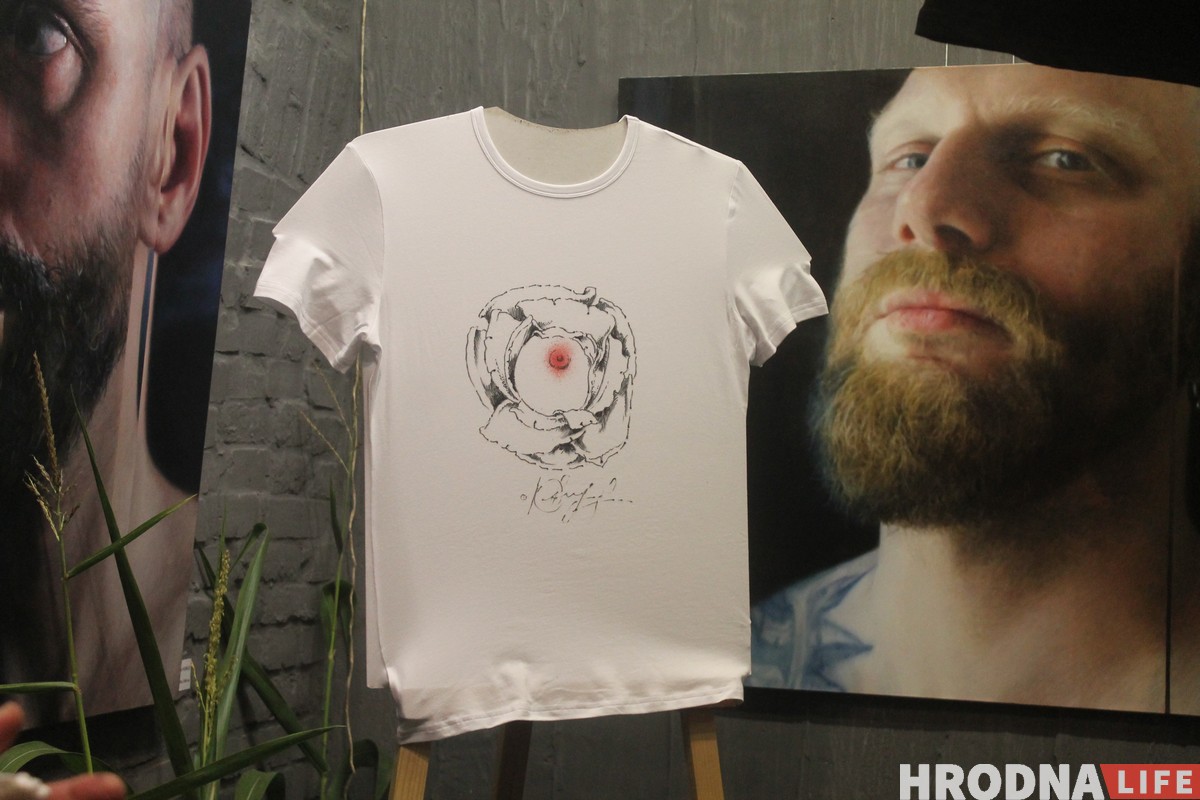 "Майка - гэта заўсёды пасыл". Галерэя "У Майстра" выпусціла футболкі з прынтамі гродзенскіх мастакоў "Майка - гэта заўсёды пасыл". Галерэя "У Майстра" выпусціла футболкі з прынтамі гродзенскіх мастакоў