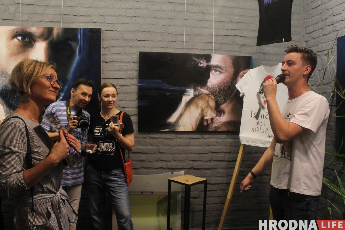 "Майка - гэта заўсёды пасыл". Галерэя "У Майстра" выпусціла футболкі з прынтамі гродзенскіх мастакоў "Майка - гэта заўсёды пасыл". Галерэя "У Майстра" выпусціла футболкі з прынтамі гродзенскіх мастакоў