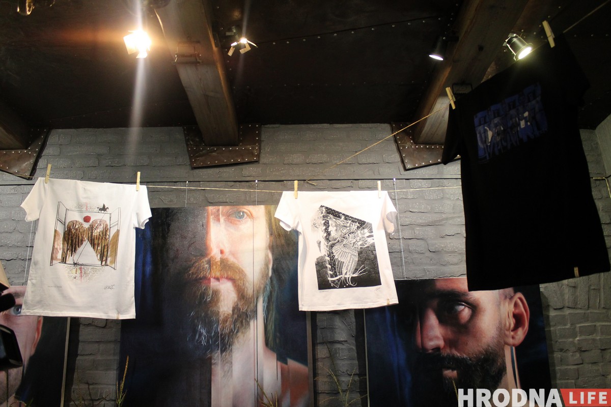 "Майка - гэта заўсёды пасыл". Галерэя "У Майстра" выпусціла футболкі з прынтамі гродзенскіх мастакоў "Майка - гэта заўсёды пасыл". Галерэя "У Майстра" выпусціла футболкі з прынтамі гродзенскіх мастакоў