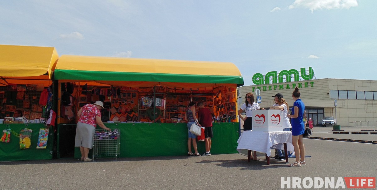 Самы дарагі клас, 22 рублі на школьніка і “Дневники” толькі па-руску. Рэпартаж са школьнага кірмаша ў Гродне