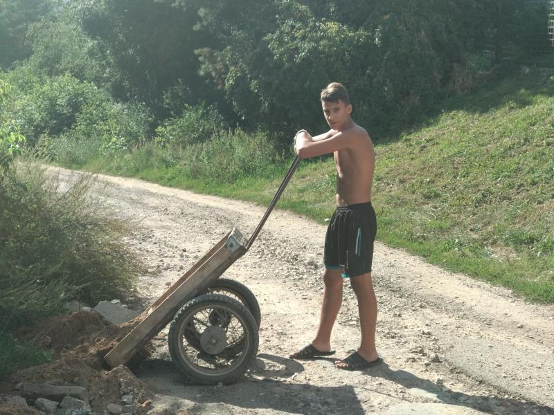 Хто вінаваты? У рэчку Ласасянка падчас ліўняў нясуцца бруд і смецце (відэа)