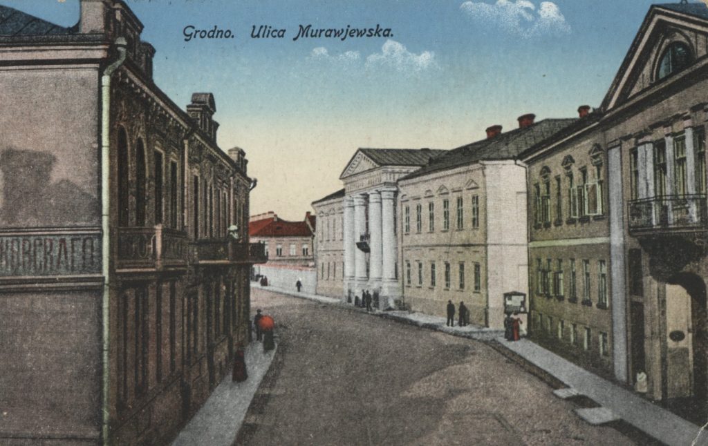 З эклектыкі ў функцыяналізм: як на Ажэшкі ў Гродне з'явіўся адметны будынак банку
