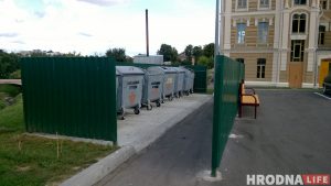 Зацаніце, якую лавачку для турыстаў паставілі ля сінагогі (насамрэч, сорамна)