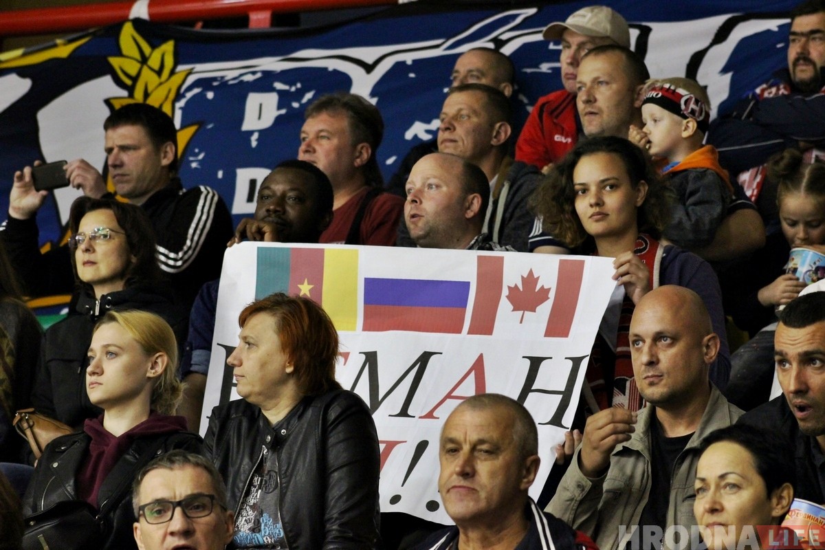 «Хакей аб'ядноўвае». Як турысты ў Гродне заўзелі за "Нёман"