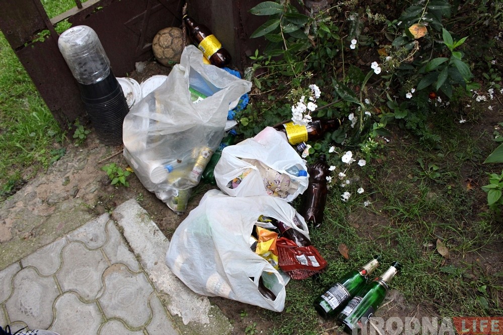 "Людзі прыязджаюць, а брама зачынена". Як аргентынцы шукалі магілы сваякоў на яўрэйскіх могілках у Гродне