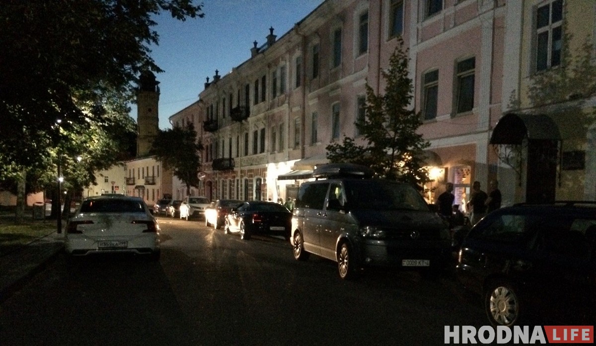 Пустая Советская, тусовочная Замковая и аншлаг на Ленина: чем живет ночной Гродно