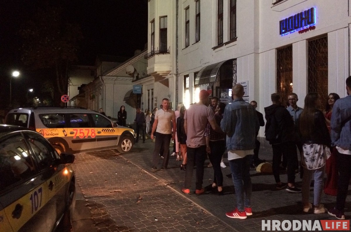 Пустая Советская, тусовочная Замковая и аншлаг на Ленина: чем живет ночной Гродно